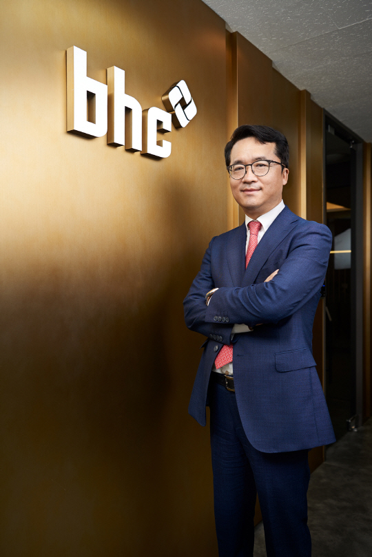 박현종 회장, 경영자매수방식으로 bhc 그룹 인수 계약 체결 완료 - 뉴스 썸네일 이미지