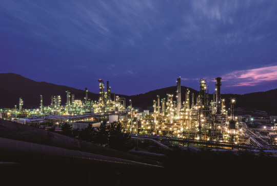 GS칼텍스 여수공장 야경.  GS칼텍스