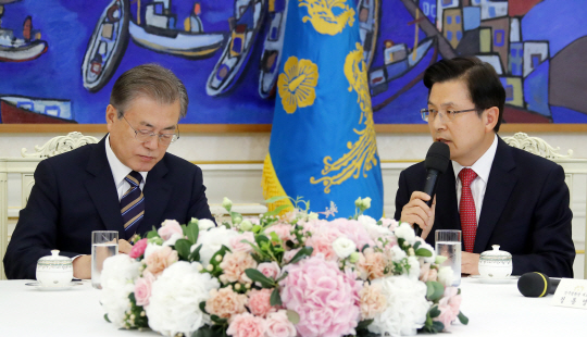 문 대통령과 황교안 자유한국당 대표