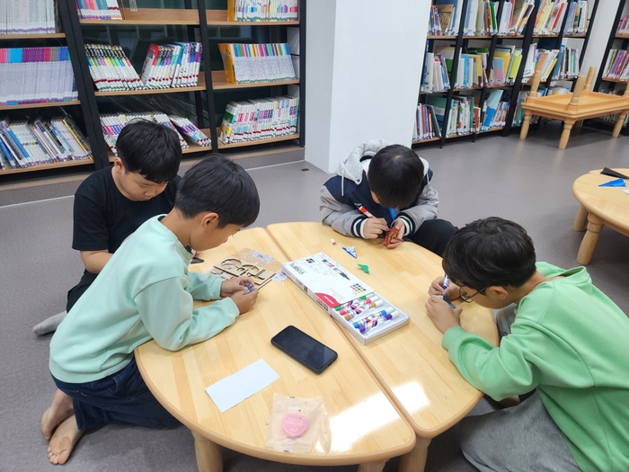 시흥시 목감동 네이처하임 마을학교 공예 프로그램 '뚝딱공작소'