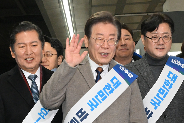 귀성인사하는 이재명 대표