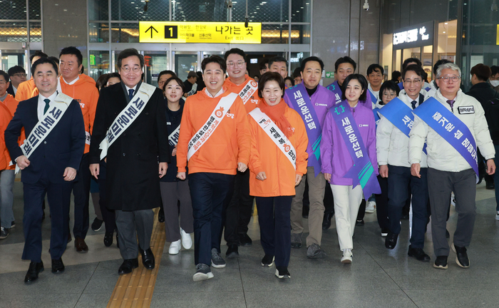 통합 전 합동 설 귀성인사 나섰던 '제3지대' 주요 인사들.왼쪽부터 김종민 최고위원, 이낙연·이준석 공동대표, 양향자 원내대표, 금태섭 최고위원,