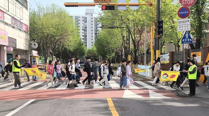 이현재 하남시장-오성애 광주하남교육장 18일 교통안전 캠페인-안전지도 진행