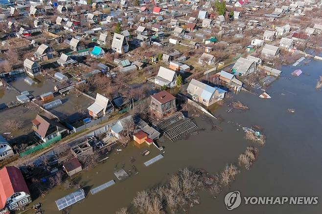 러시아 남부 쿠르드주가 홍수로 물에 잠겨 있다.