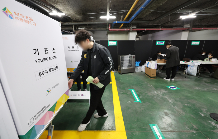 투표소 설치된 아파트 주차장