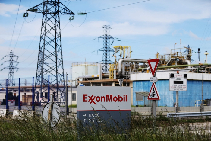 FILES-FRANCE-INDUSTRY-ENERGY-OIL-ECONOMY-LABOUR-SOCIAL