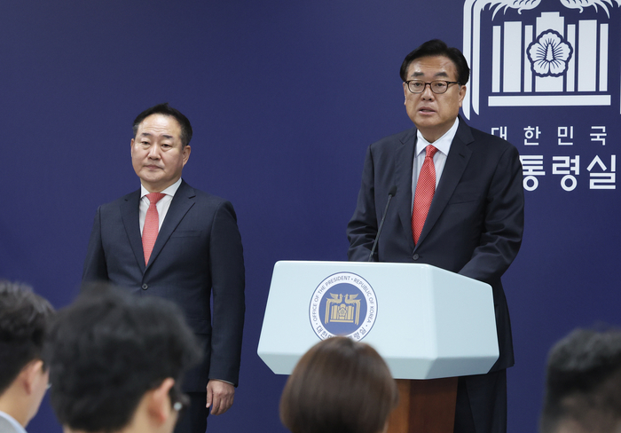 인선 발표하는 정진석 대통령 비서실장