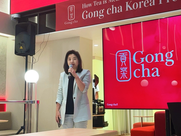 17일 서울 강남구 공차 플래그십 스토어 강남본에서 열린 기자간담회에서 고희경 공차코리아 대표이사가 발표하고 있다. 사진=조하니 기자