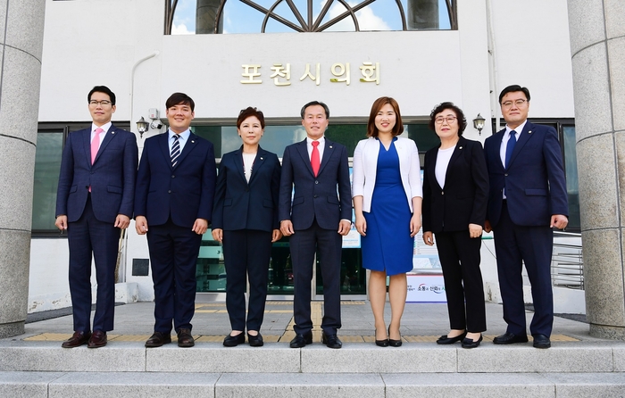 제6대 포천시의회 의원들