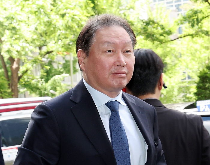 UAE 대통령과의 간담회 참석하는 최태원 회장