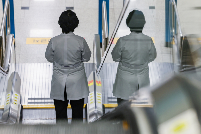 정부 “전공의 사직서 수리 적극 검토