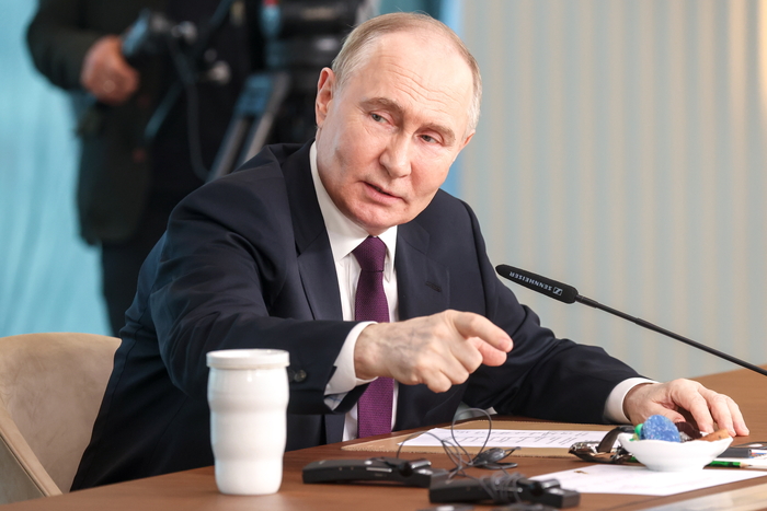 Russian President Putin meets with senior executives of world's leading media outlets