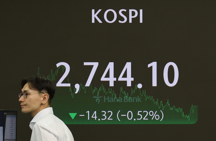 17일 중구 하나은행 본점 딜링룸 모습.연합뉴스