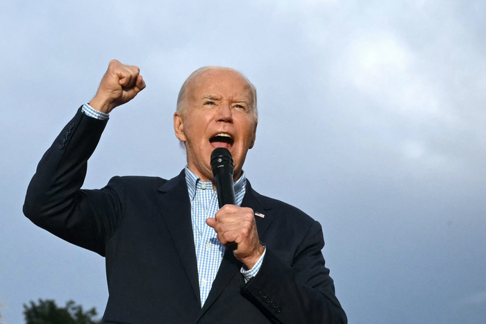 TOPSHOT-US-HOLIDAY-POLITICS-INDEPENDENCE-BIDEN