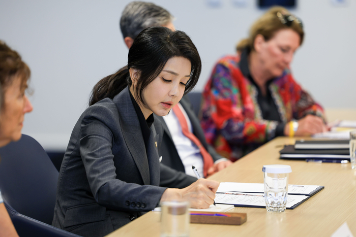 김건희 여사, 미 워싱턴에서 열린 북한인권 간담회 참석