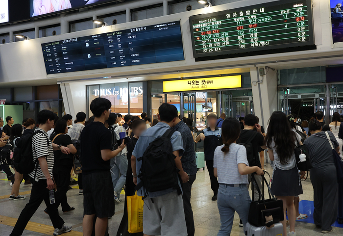'KTX 열차 궤도 이탈'…승객들로 붐비는 서울역