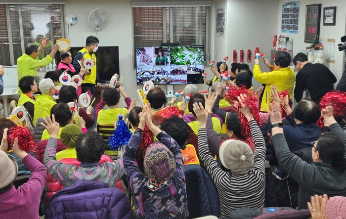 광명시 광명역세권휴먼시아1단지 경로당 '스마트 경로당' 노래경연대회 참여