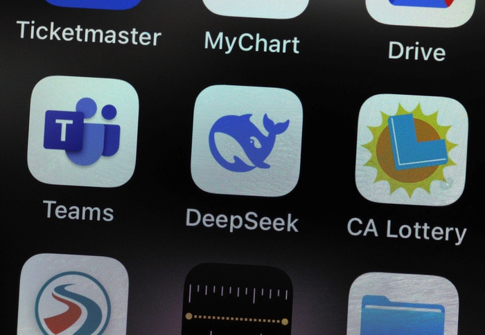 US-NEWLY-LAUNCHED-CHINESE-AI-APP-DEEPSEEK-CAUSES-U.S.-TECH-STOCK