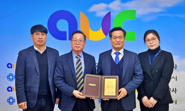 안양도시공사 13일 생존수영 교육 활성화로 경기도교육감 표창 수상