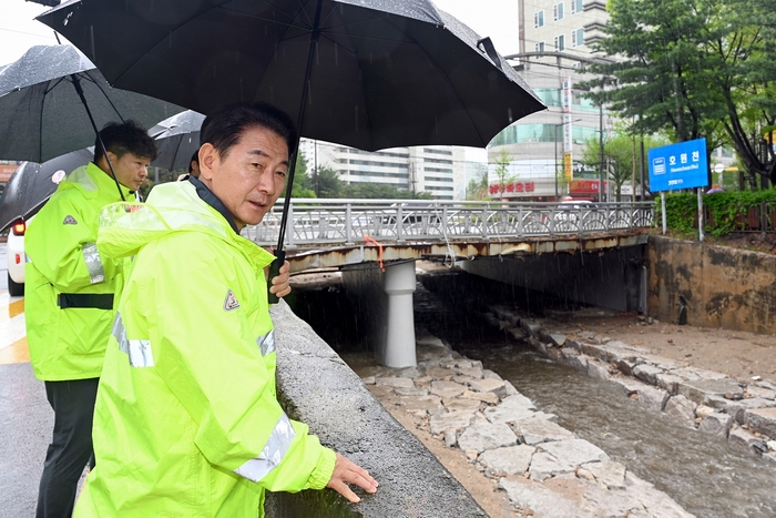 김동근 의정부시장 22일 '호원천 생태하천 복원사업' 현장 점검
