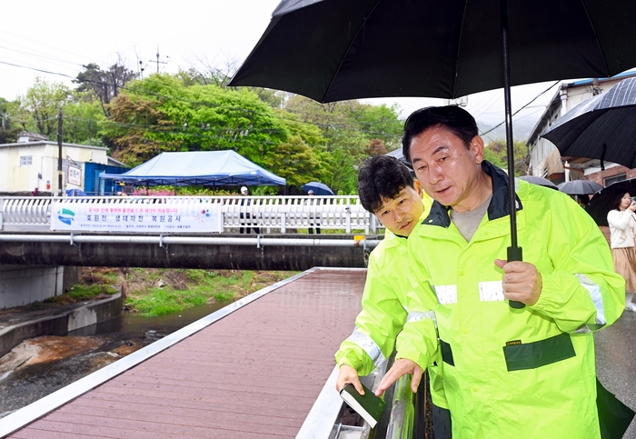 김동근 의정부시장 22일 '호원천 생태하천 복원사업' 현장 점검