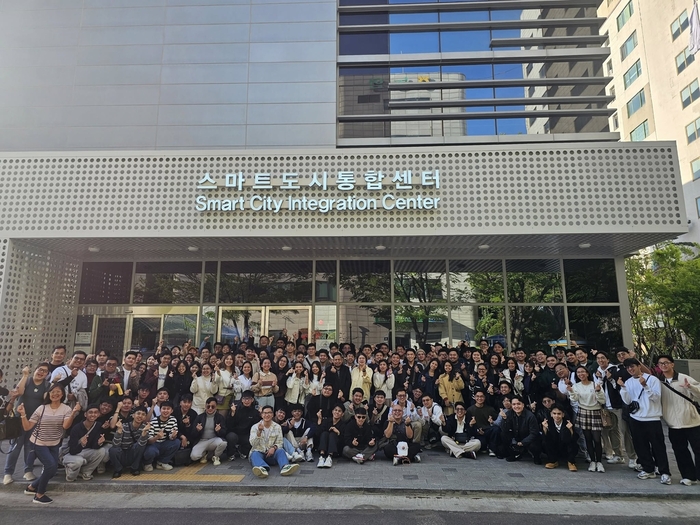 필리핀 명문대학 산토토마스대학교 졸업예정자들 24일 안양시 스마트도시통합센터 방문