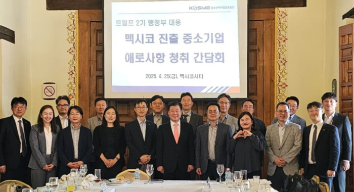 강석진 중소벤처기업진흥공단 이사장(가운데)