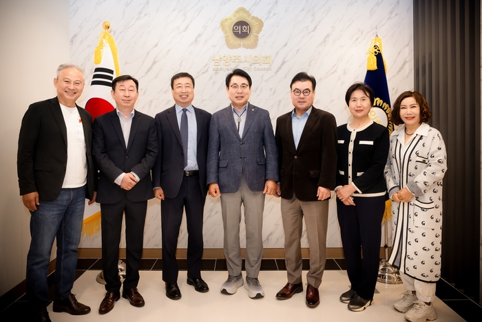 조성대 남양주시의회 의장(왼쪽 네번째) 28일 녹촌기업인협의회 임원진과 간담회 개최