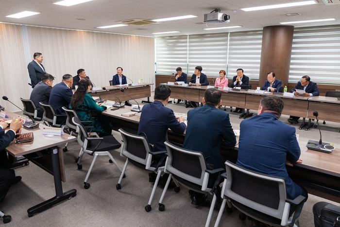 안산시의회 의원들 2일 몽골 더르너드주 대표단과 간담회 개최