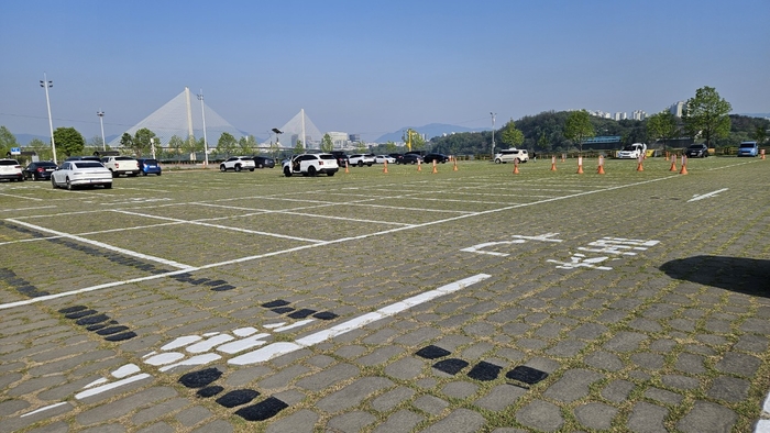 구리시 2025구리유채꽃축제 개막 주차장