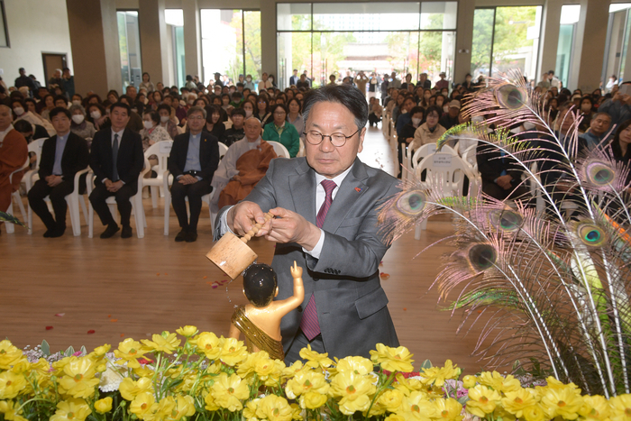 강기정 광주시장 “부처님 자비가 온 세상에 퍼지길