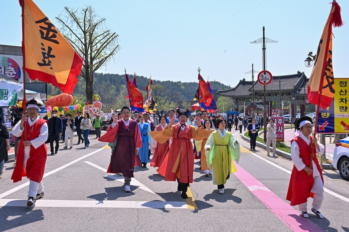 양평군 2025양평용문산산나물축제 진상 행렬