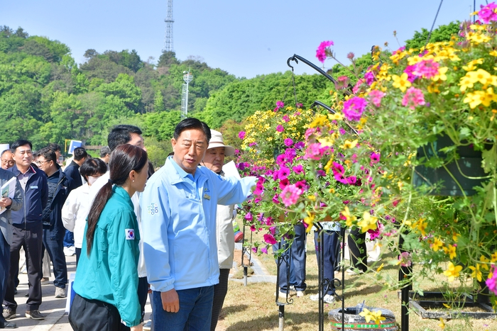 “꽃들아, 반갑다