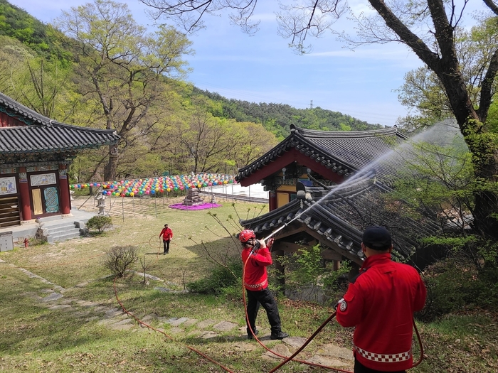 양주시 문화재-숲에 '산불 지연제' 살포