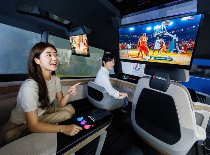 LG디스플레이는 지난해 서울 코엑스에서 열린 'K-디스플레이 2024' 전시회에서 차량용 OLED 기술을 선보였다.