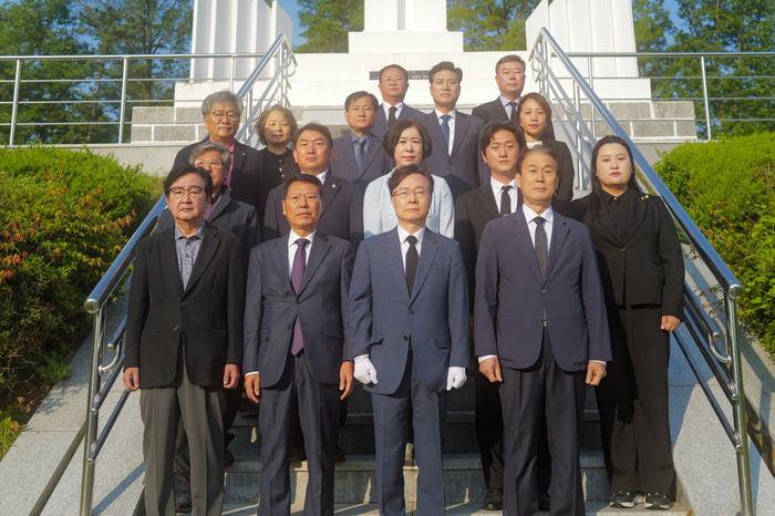 민주당 안동·예천 선대위, 충혼탑 참배로 선거전 포문