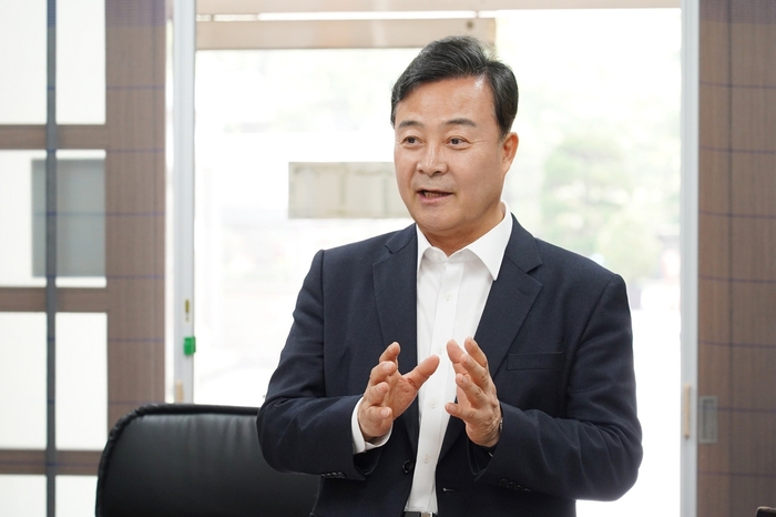 김성제 의왕시장 12일 SKT 텔레콤 유심(USIM) 정보 해킹 사고 2차 피해 막기 위해 관내 경로당 순회 안내 활동 참여