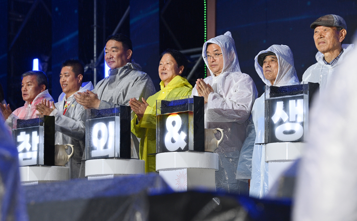 성주참외축제에서 산불 회복 메시지 전한 이철우 도지사