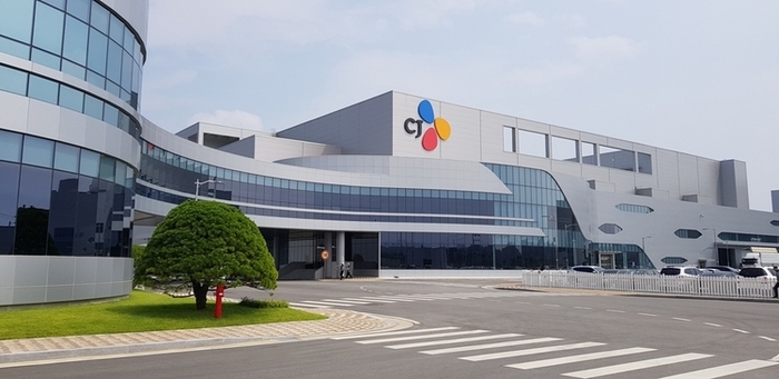 태양광 발전설비를 운영 중인 충북 진천 소재 CJ제일제당의 식품 통합 생산기지 'CJ블로썸캠퍼스' 전경. 사진=CJ제일제당
