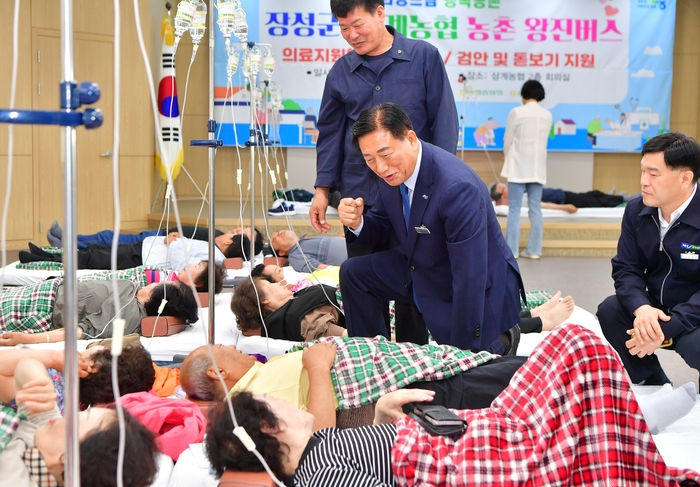 '찾아가는 의료 서비스' 장성군 농촌왕진버스 호응