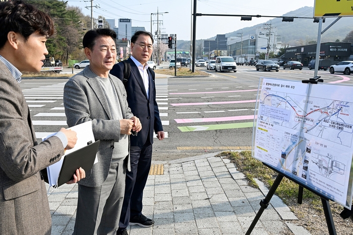 김동근 의정부시장(가운데) 4월16일 신평화로 중앙버스전용차로 일시 해제 현장 점검