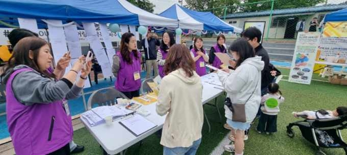 반성매매 시민활동단 클리어링 19일 제2회 '얘들아! 문산에서 놀자~' 벼룩시장 행사에서 반성매매 캠페인 진행