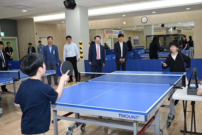 백경현 구리시장(가운데) 갈매 공공체육시설 조기 완공 현장 점검