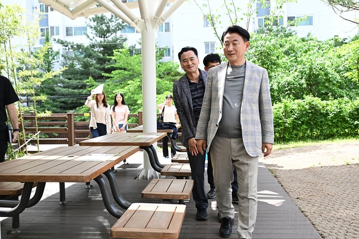 김동근 의정부시장 21일 용현산업단지 완충녹지 산책로 현장 점검
