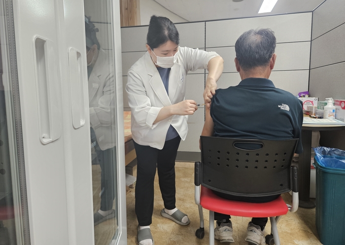 전남도, 65세 이상 등 고위험군 코로나19 접종 당부