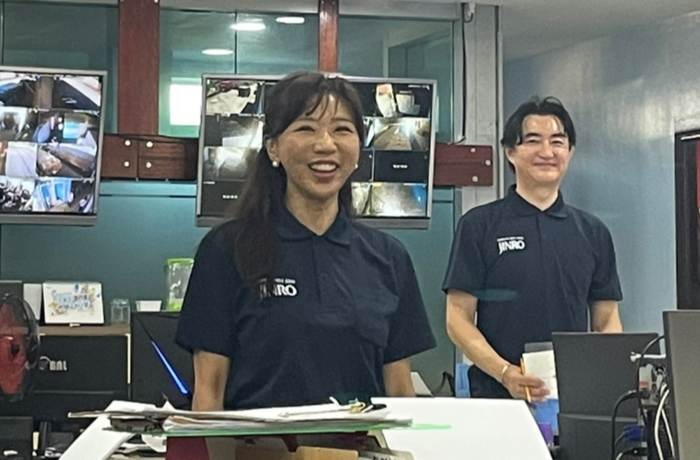하이트진로의 필리핀 유통 협력사 K&L 강정희 대표(가운데), 박요출 팀장. 사진=조하니 기자
