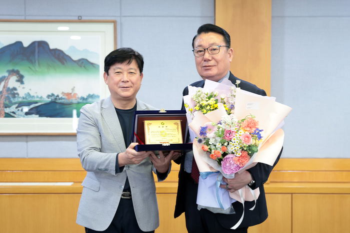 허남용 경기과학기술대학교 총장-이봉관 시흥시의회 자치행정위원장(오른쪽)