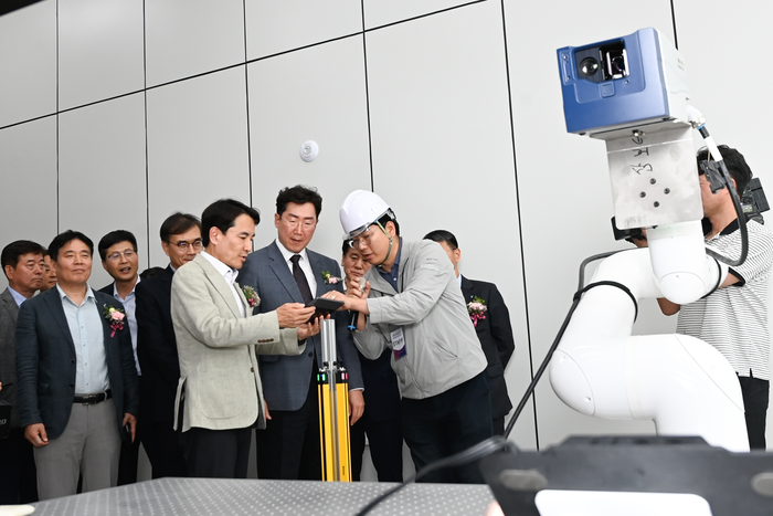 강원미래모빌리티혁신센터 준공
