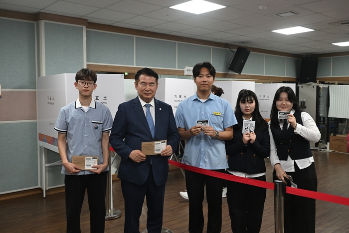 “투표권 행사…우리나라 미래 우리가 선택해요