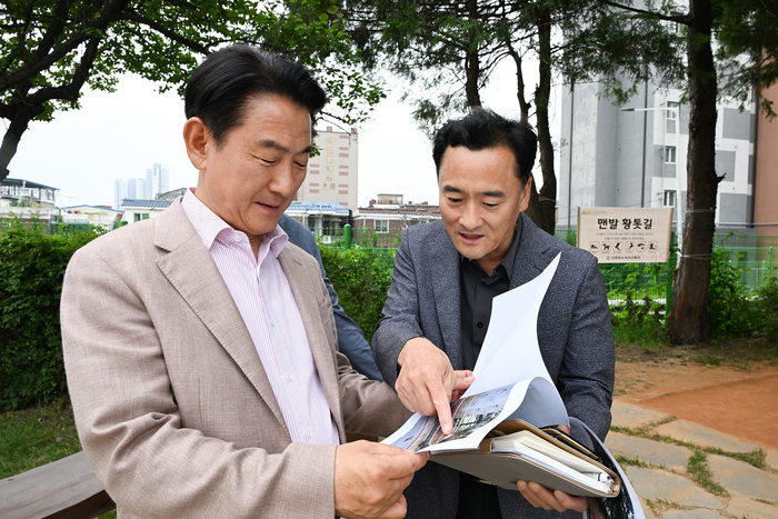김동근 의정부시장 신곡동 맨발 황톳길 점검